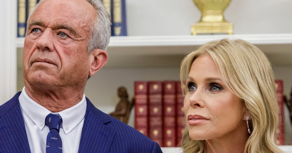 Cheryl Hines Dishes On RFK Jr. Obsession That’s Too Much Even For Her: ‘It’s Like ‘Woah, OK’