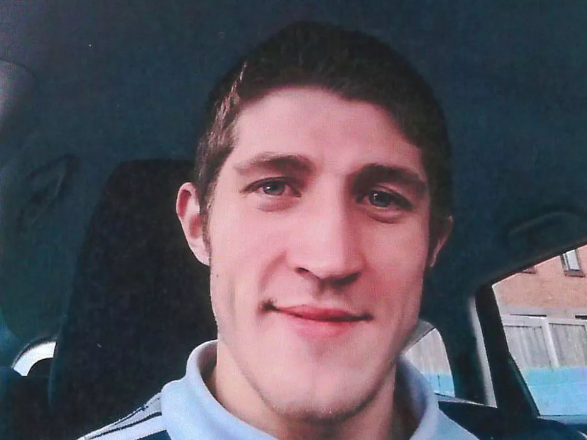 Death-in-custody victim Allan Marshall's family have blasted prison chiefs for halting  roll-out of “pain-free” restraint techniques