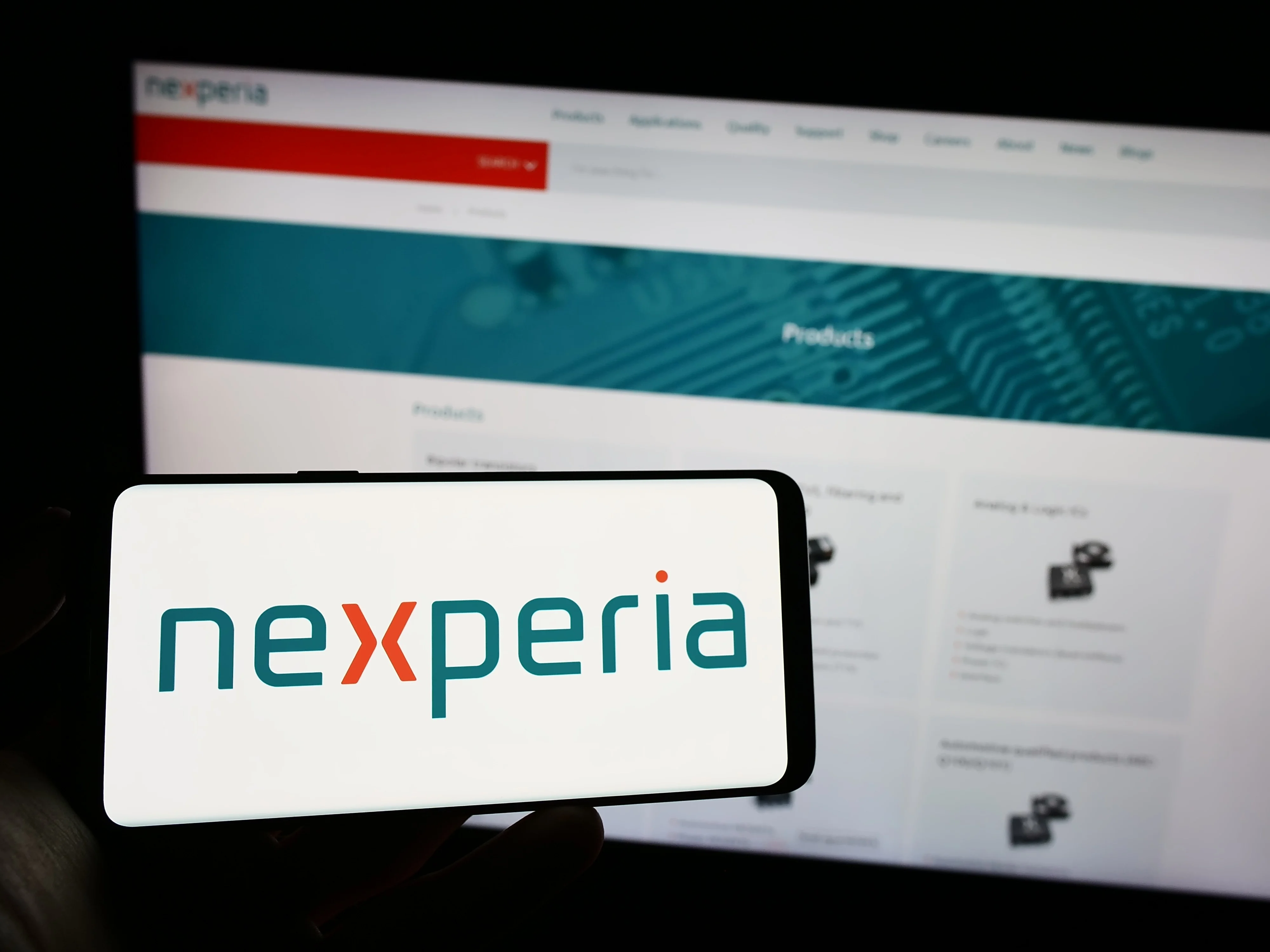 Sino-Dutch dispute over chipmaker Nexperia puts car sector supply chain at risk