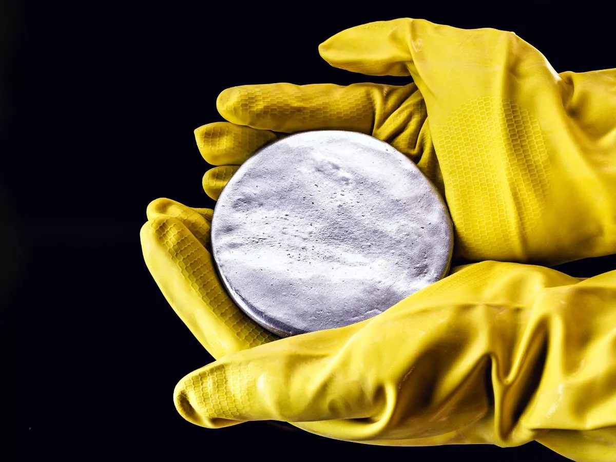 Three Chinese nationals arrested in major city after trying to smuggle uranium into Russia