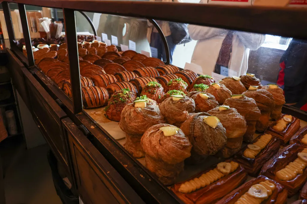 Del Sur Bakery, Filipino Midwestern in Chicago
