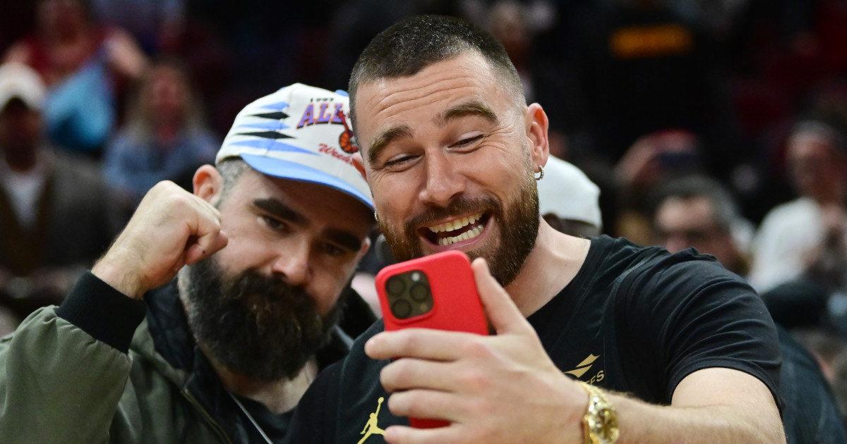 Jason Kelce Makes Travis Kelce Outfit Admission During Chiefs Game