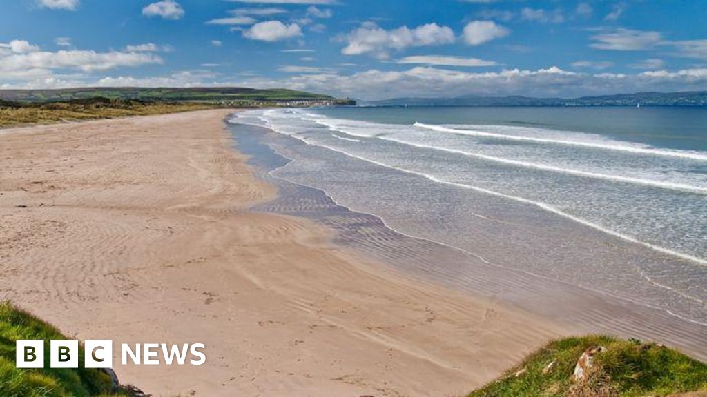 No bathing at Portstewart Strand after blue-green algae found on beach