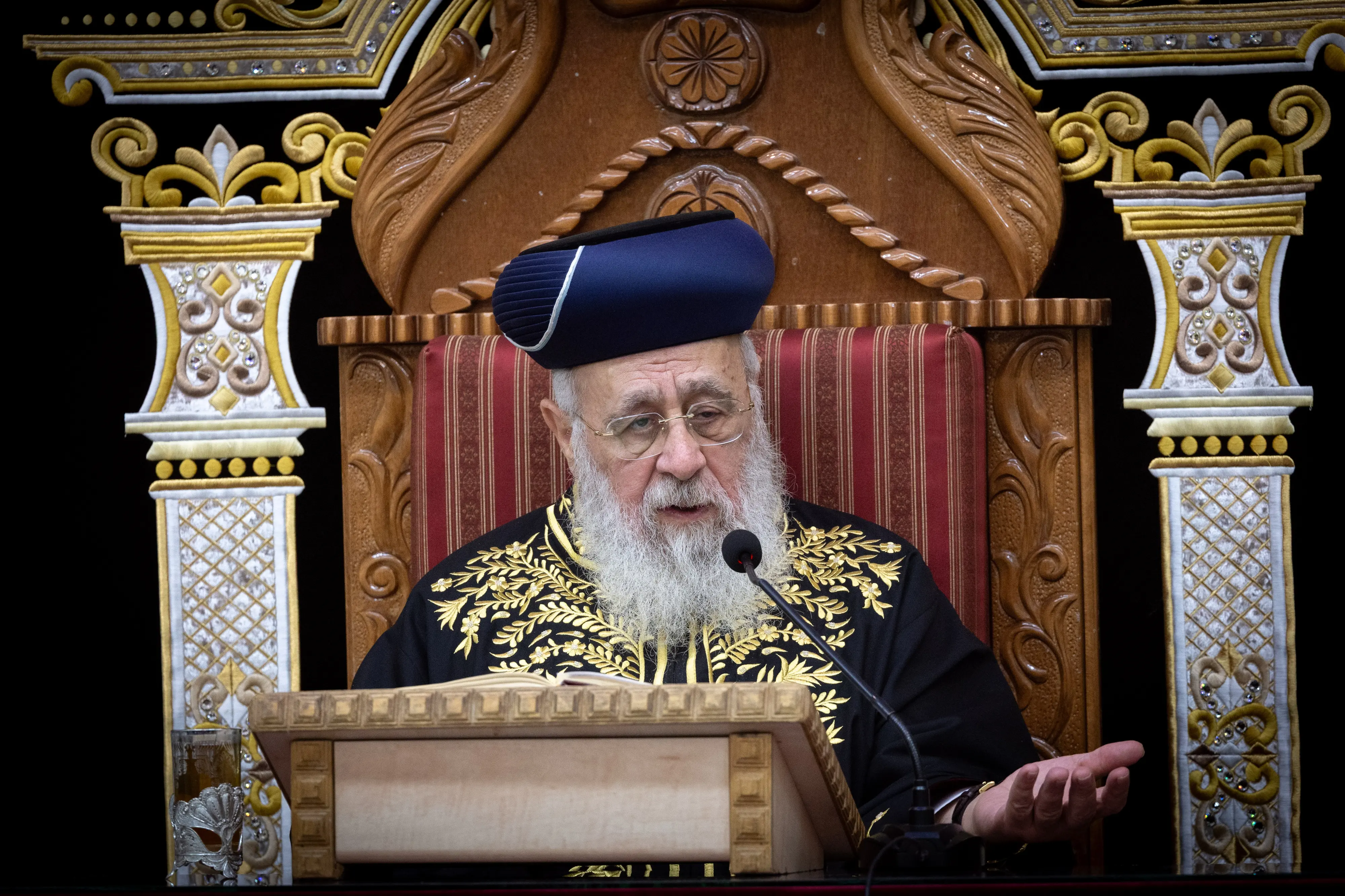 Former chief rabbi of Israel calls father of fallen IDF soldier a ‘heretic’ in Charedi conscription row