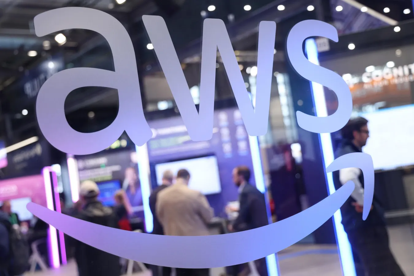 Small Business Technology News: AWS Goes Dark, QuickBooks Online Is Compared To Desktop, ChatGPT Now Has A Browser