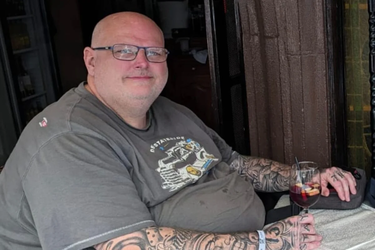 Dad loses so much weight on Mounjaro that he needs a new passport