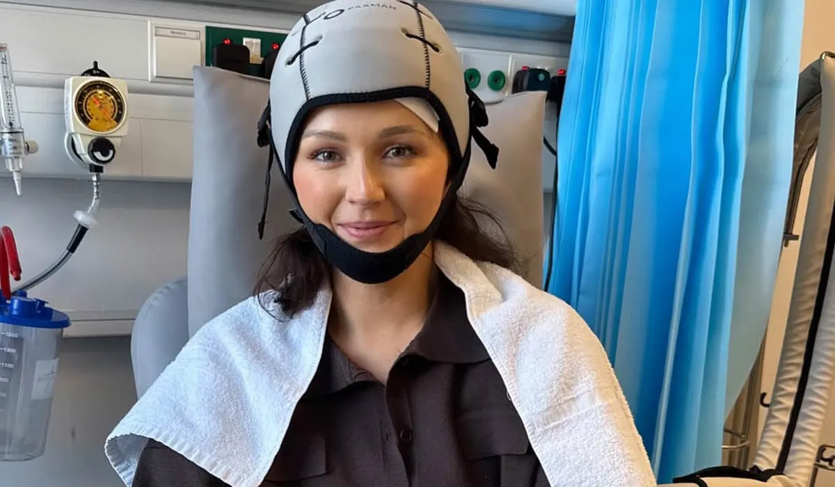 'Worst hat I've worn' Jennifer Wrynne marks major milestone in cancer journey