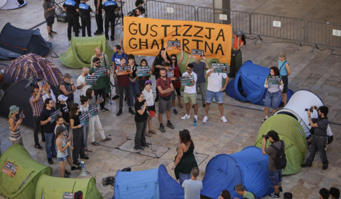 Activists camp outside parliament ahead of Monday’s anti-planning reform protest
