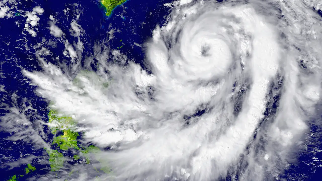 Bengaluru to Face Cyclone Montha’s Wrath? Karnataka Braces for Heavy Rain and Strong Winds