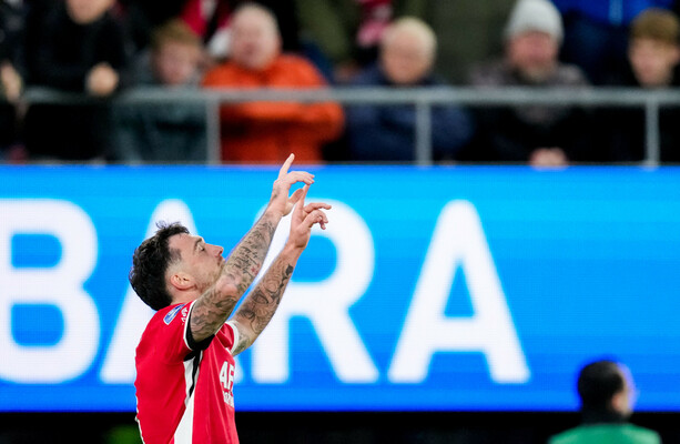 Parrott scores twice in another AZ win, Ferguson unused in Roma victory