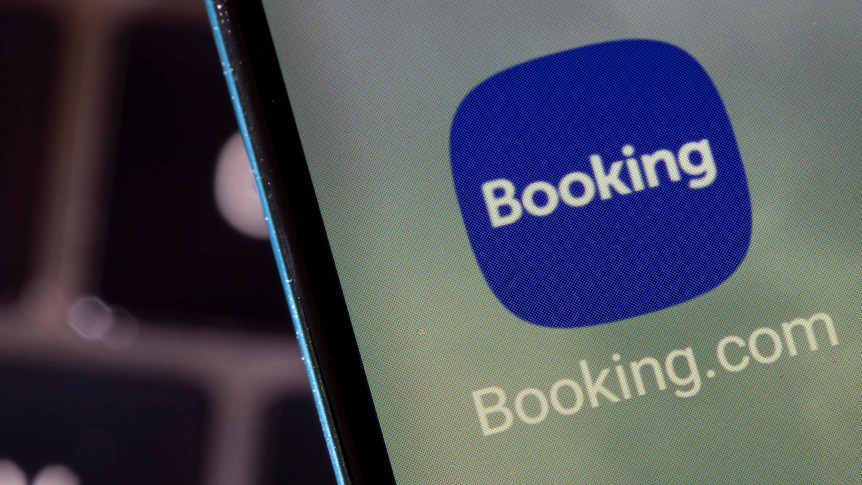 Phishing scammer nearly tricked tourist seeking Booking.com refund