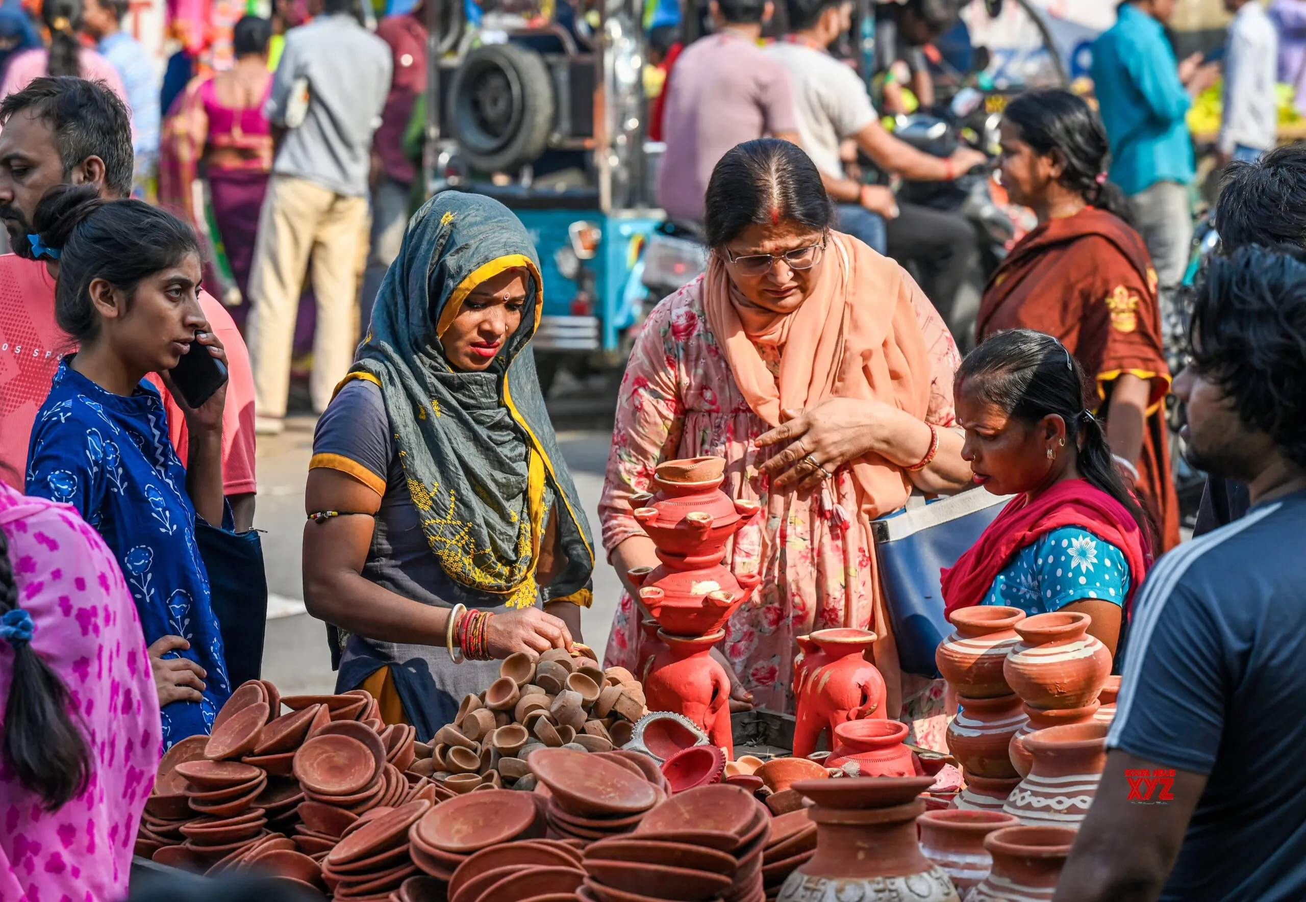 Noida: Shoppers Prepare for Chhath Puja #Gallery