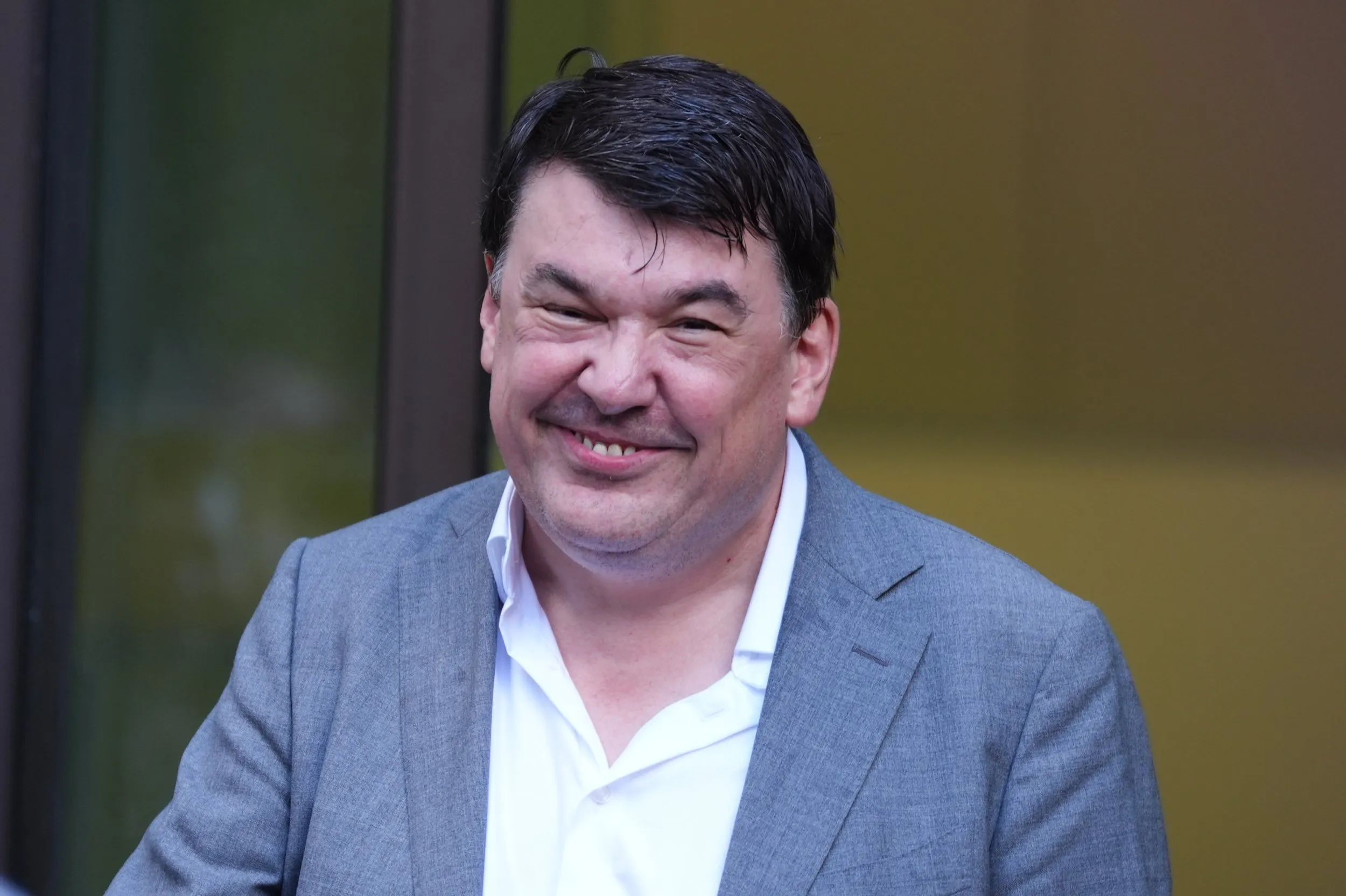 Huge comedian comes out in support of ‘brave’ Graham Linehan after arrest