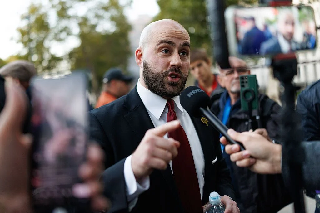 London protests LIVE: Police brace as UKIP march rerouted to Kensington after Whitechapel ban