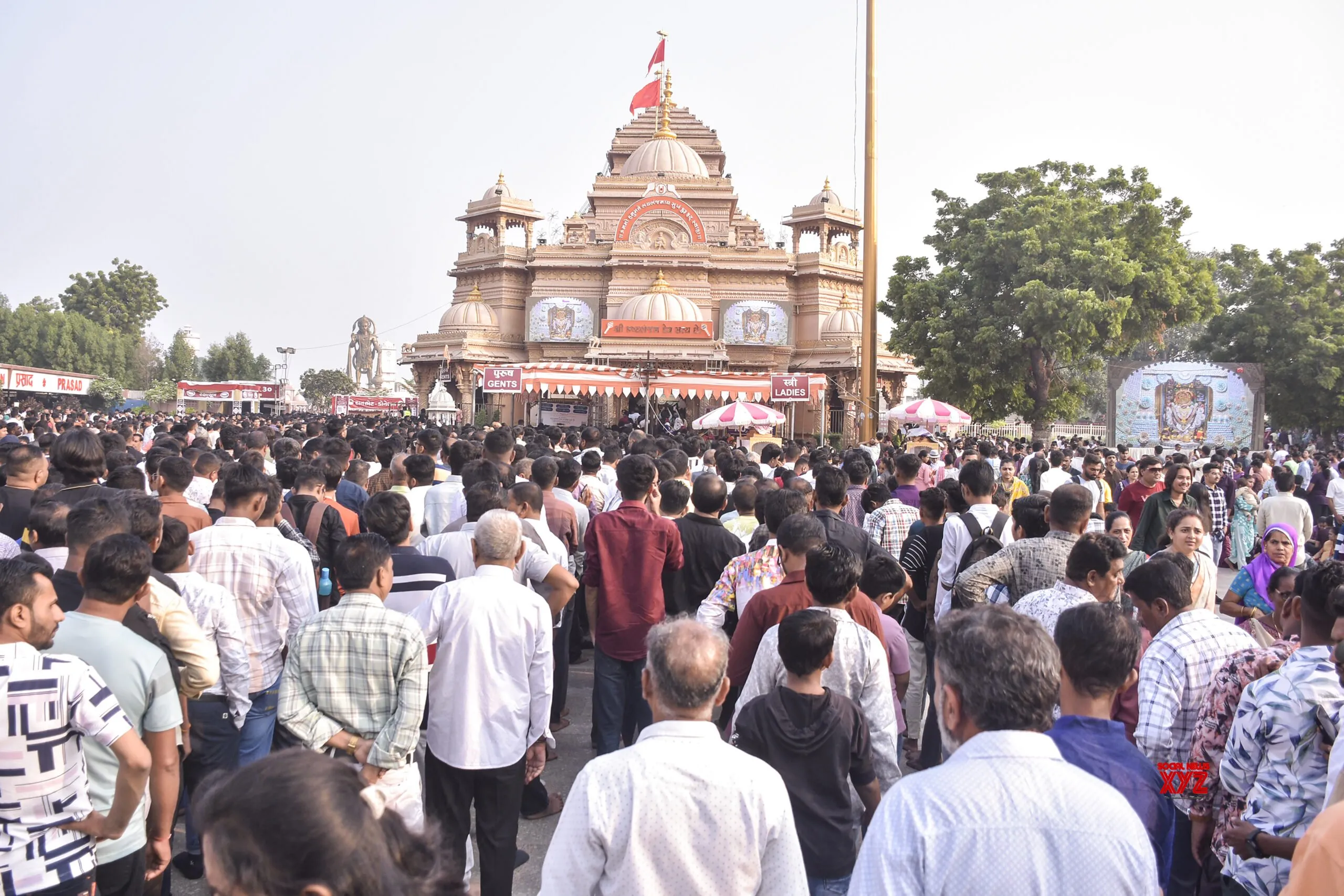 Botad: Devotees Flock Shree Kashtabhanjan Hanumanji Temple #Gallery