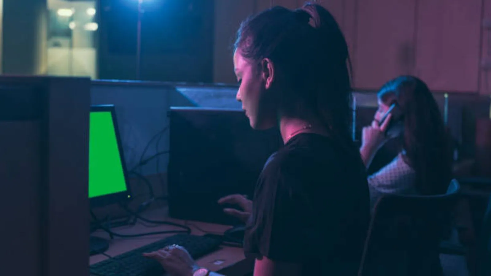 Manager Schedules Daily Client Calls At 11 PM; Employee Seeks Help On Reddit: 'What Should I Do?'