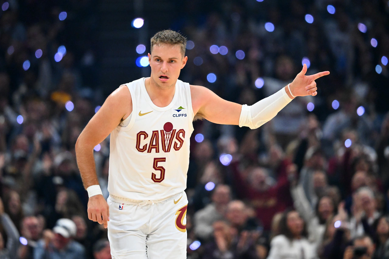 Cavs sharpshooter injures hip in win over Pistons