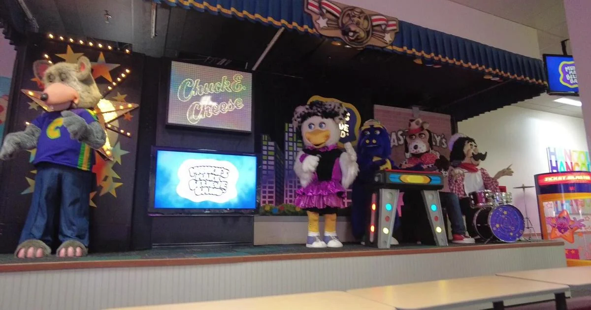 Inside the magic behind Canada’s last animatronic Chuck E. Cheese show: 'A once-in-a-lifetime chance'