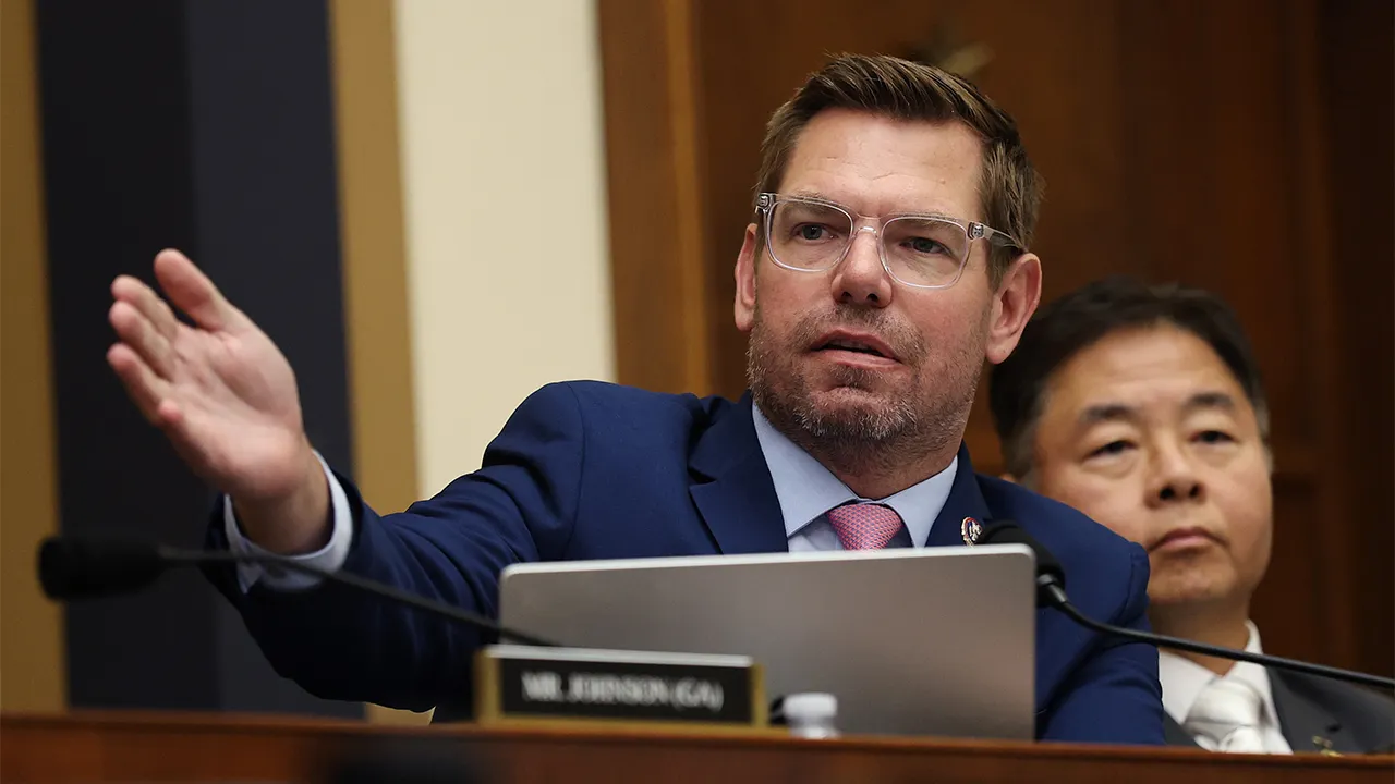 Swalwell mocked for demanding 2028 Democrats pledge to demolish Trump's ballroom
