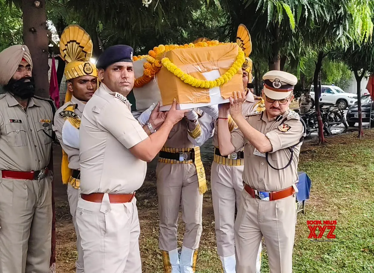 Ahmedabad: CISF Bids Final Farewell to K9 ‘Leo’ #Gallery