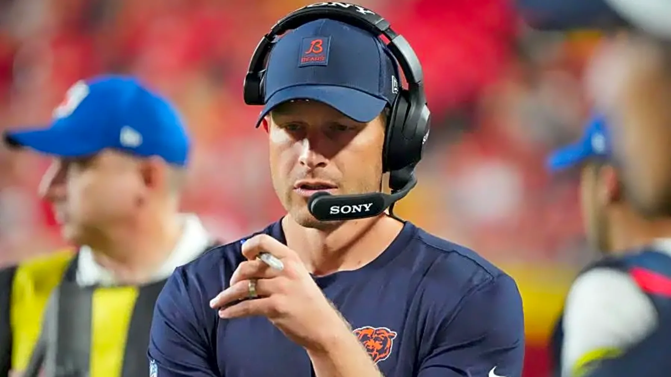 Chicago Bears HC Ben Johnson takes cowardly approach with locker room