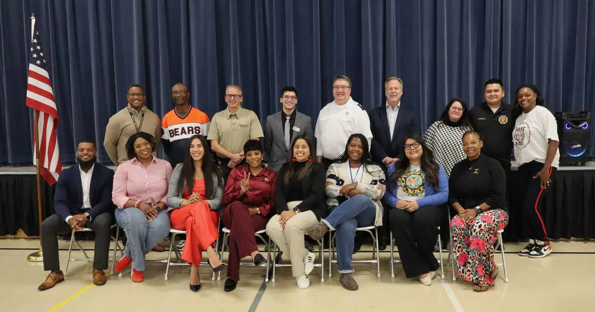 Joliet District 86 schools welcome Principals for a Day