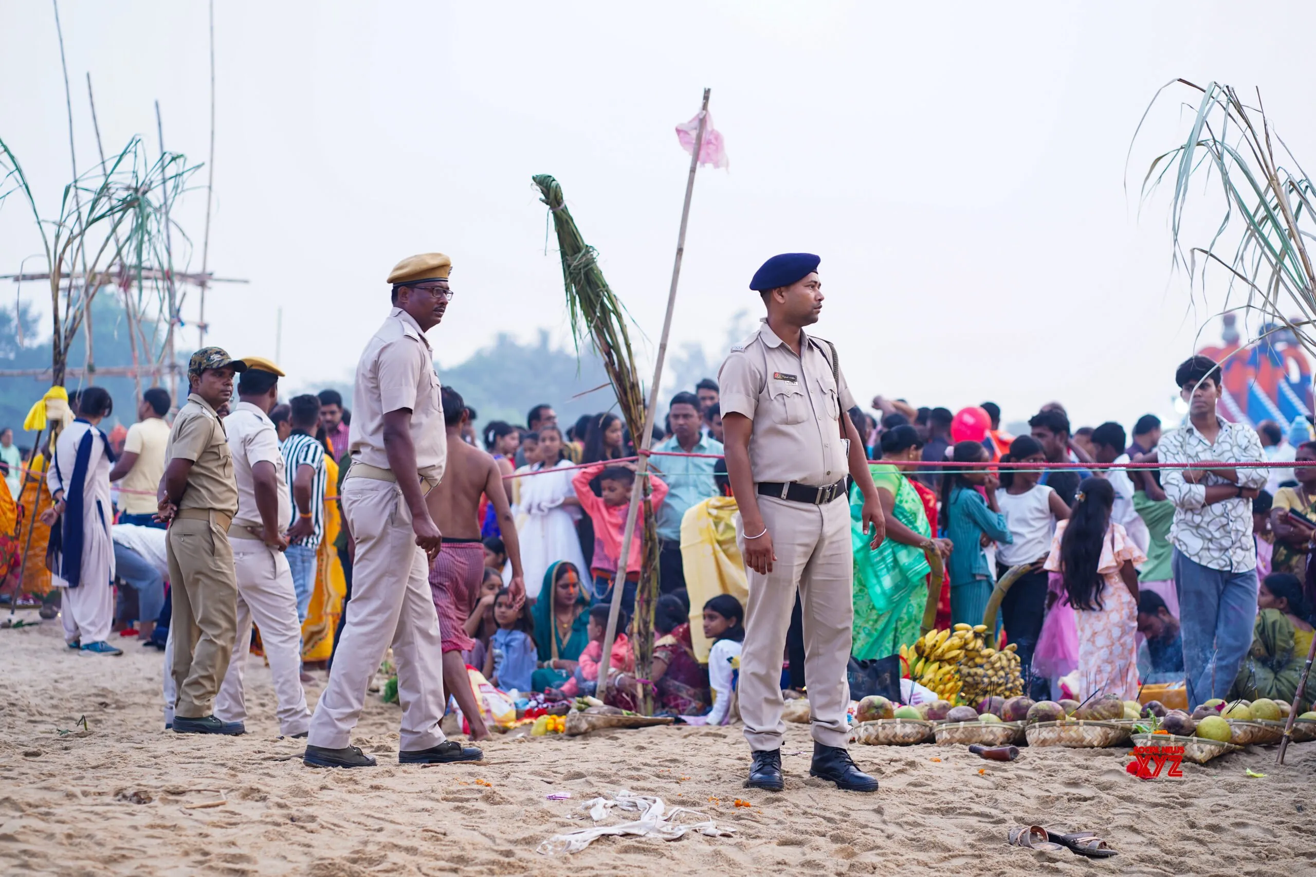 Paschim Bardhaman: Tight security during Chhath Puja celebrations #Gallery