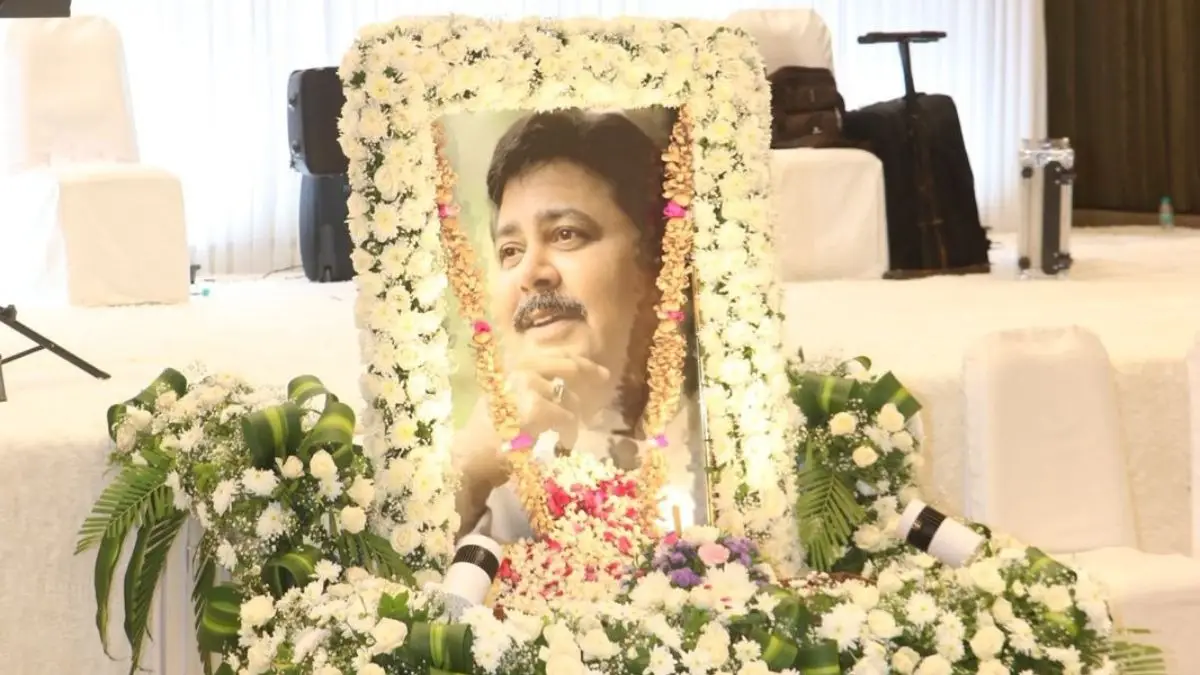 Satish Shah Prayer Meet: Sarabhai vs Sarabhai Actors, Shatrughan Sinha, Poonam Dhillon, Shailesh Lodha, Sonu Nigam, Anup Soni Attend