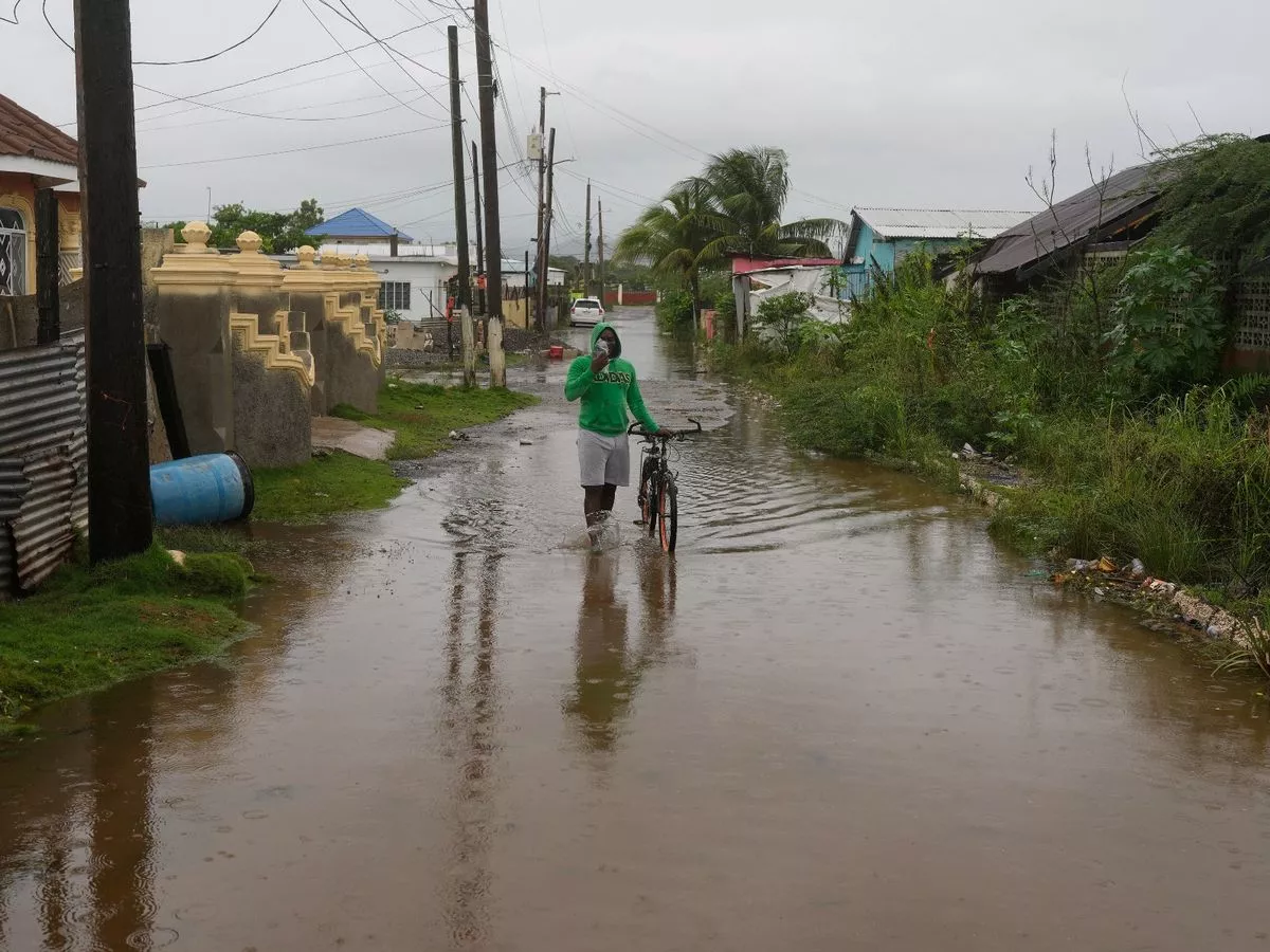 TUI, Virgin Atlantic and BA delay flights at popular holiday island as UK tourists issued warning