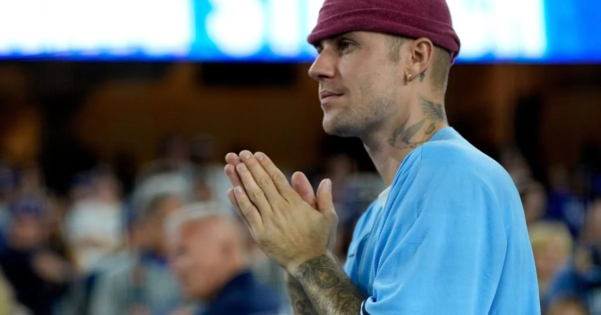 Justin Bieber, Drake, Mary Hart, Rob Lowe: How Toronto Blue Jays and L.A. Dodgers famous fans are showing pride