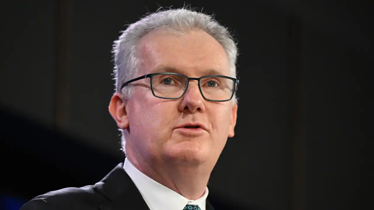 Burke confirms first cohort of NZYQ deportees in Nauru