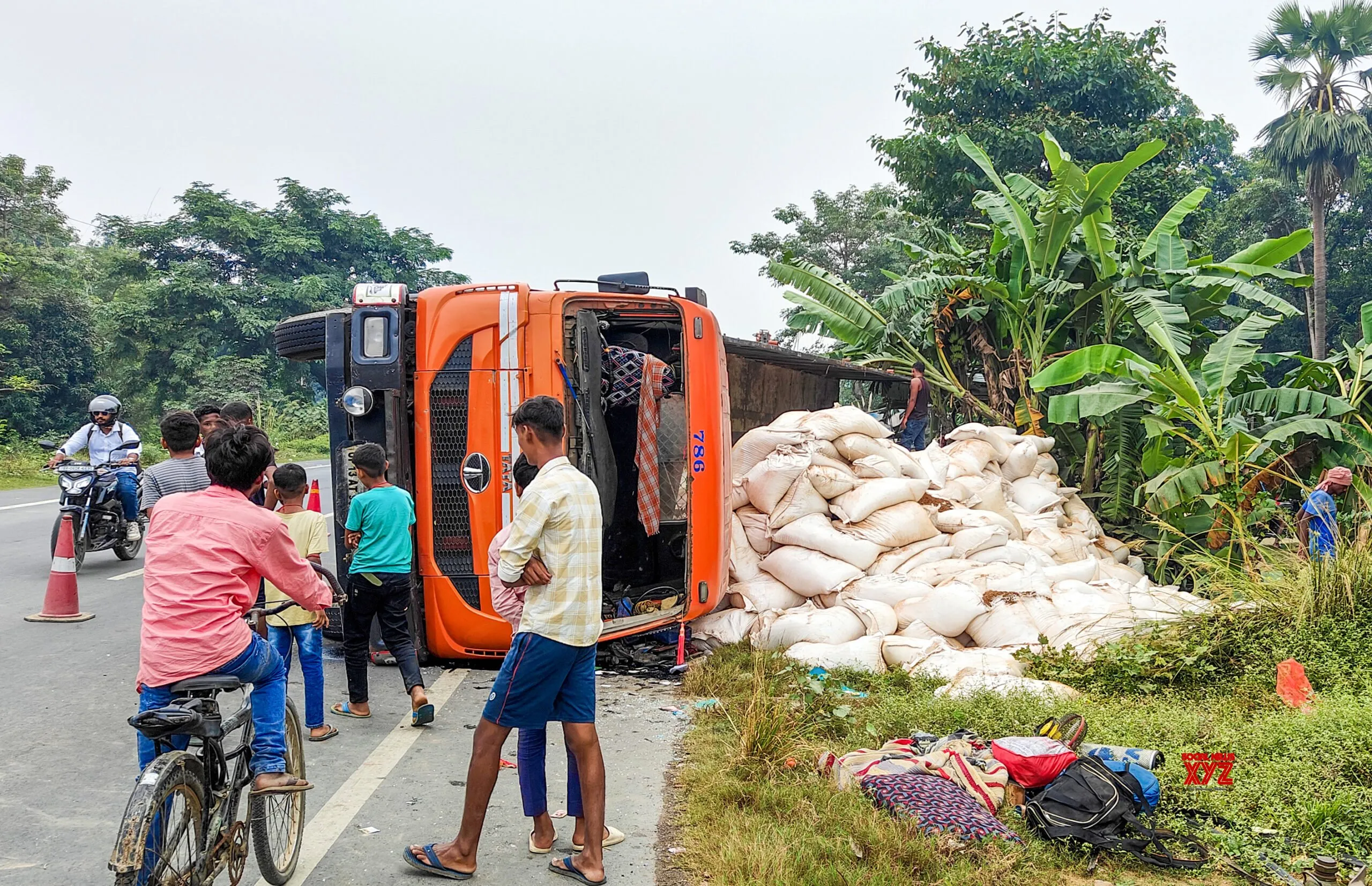 Muzaffarpur: Truck Overturns on NH 57 #Gallery
