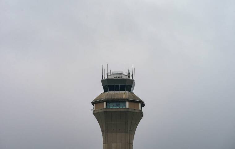 Flight delays soar past 1,660 today amid shutdown