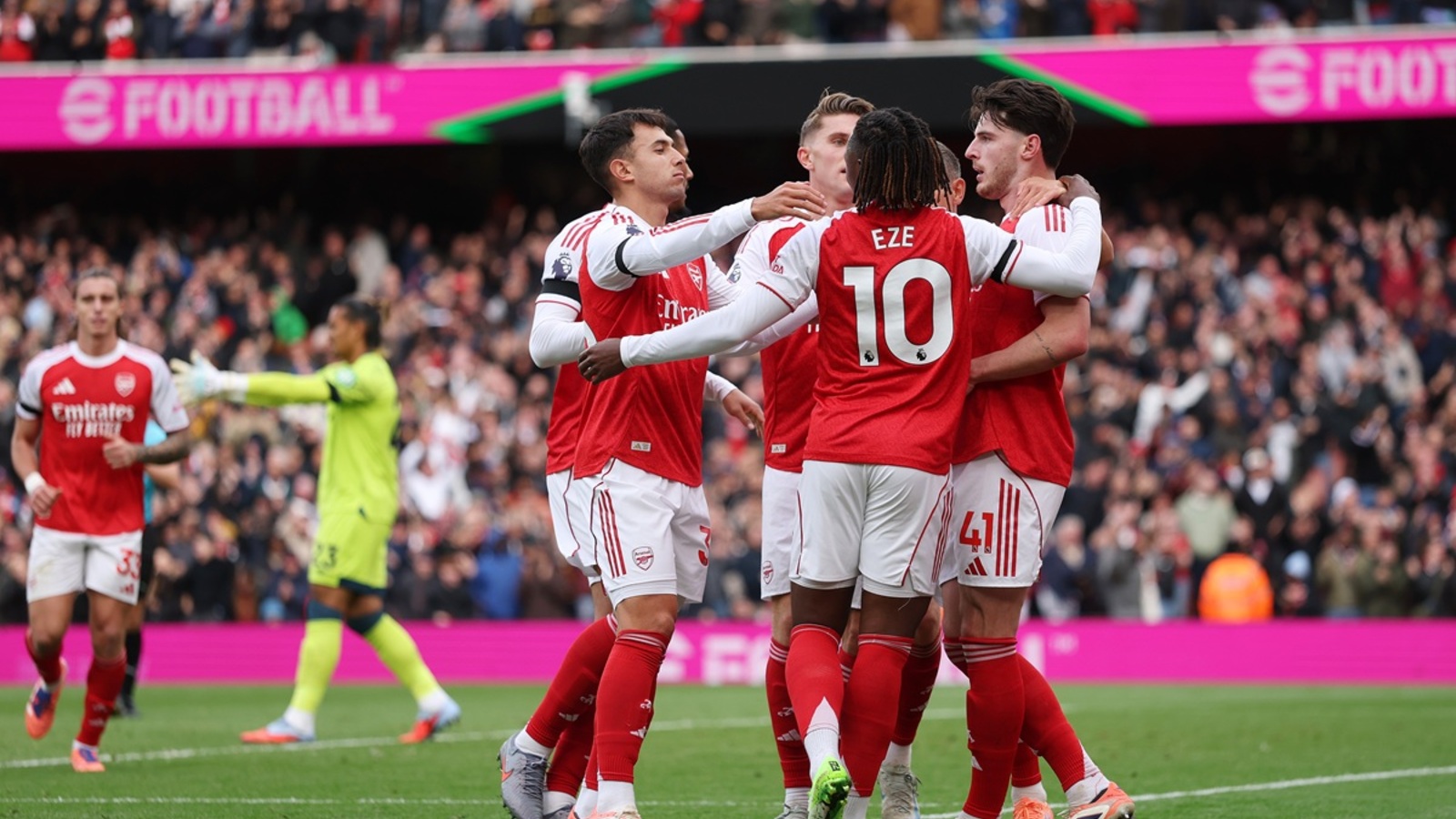 Jeff Stelling aims a dig at Arsenal for their playing style