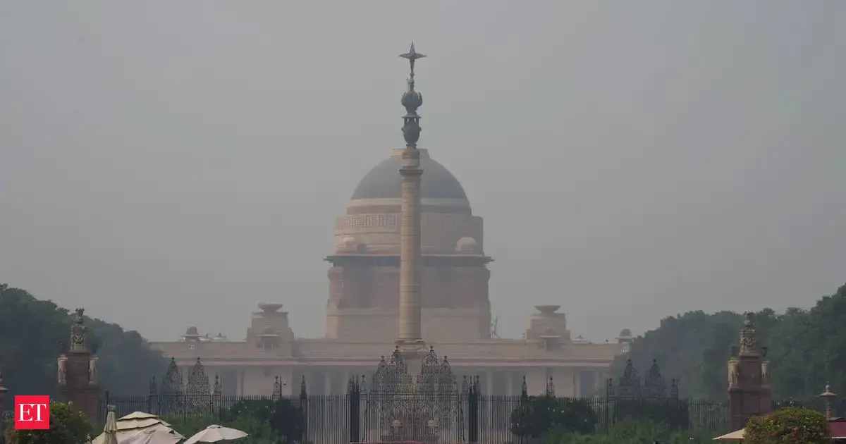 Delhi chokes on smog: AQI stays ‘very poor’ at 315, IMD pins hopes on light rains for respite