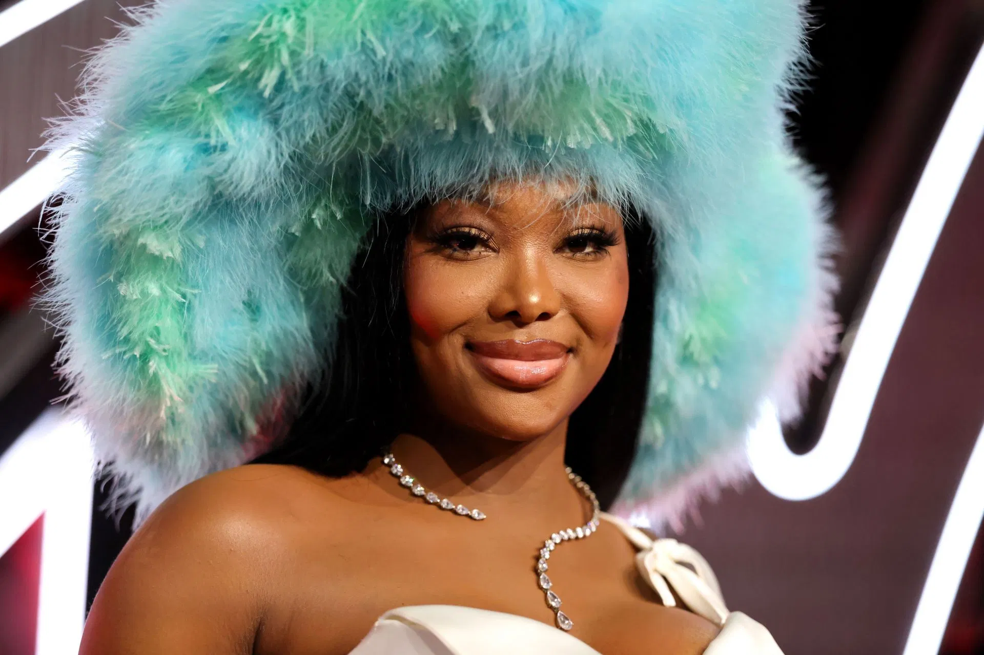 “You look stupid ma’am”: Netizens react as Summer Walker claims she dates men because they “provide” and leaves when they go broke