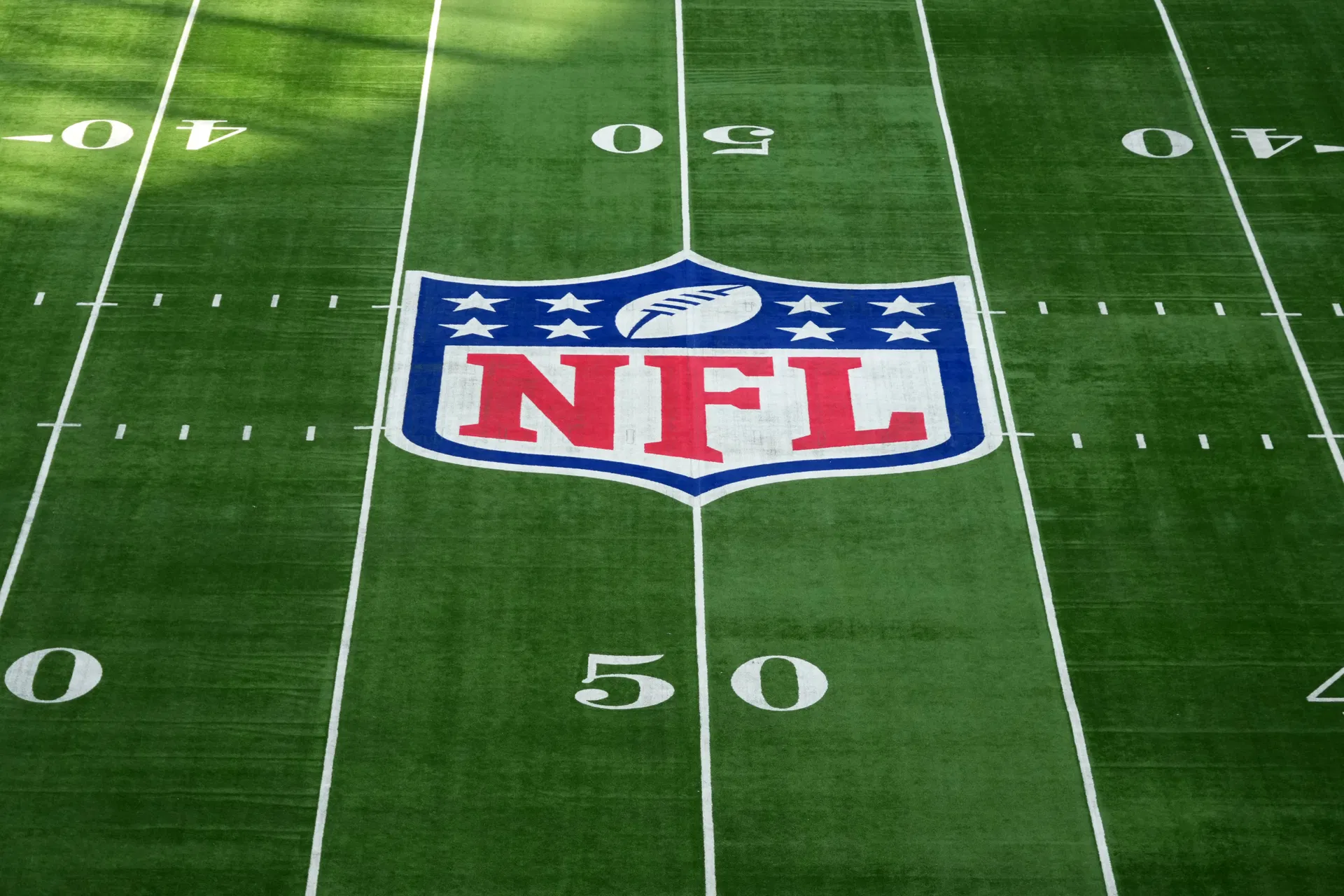 Unnamed ex-NFL player worked as "face card" for rigged poker game as purported victim of $1,000,000 scam reveals details amid NBA gambling scandal