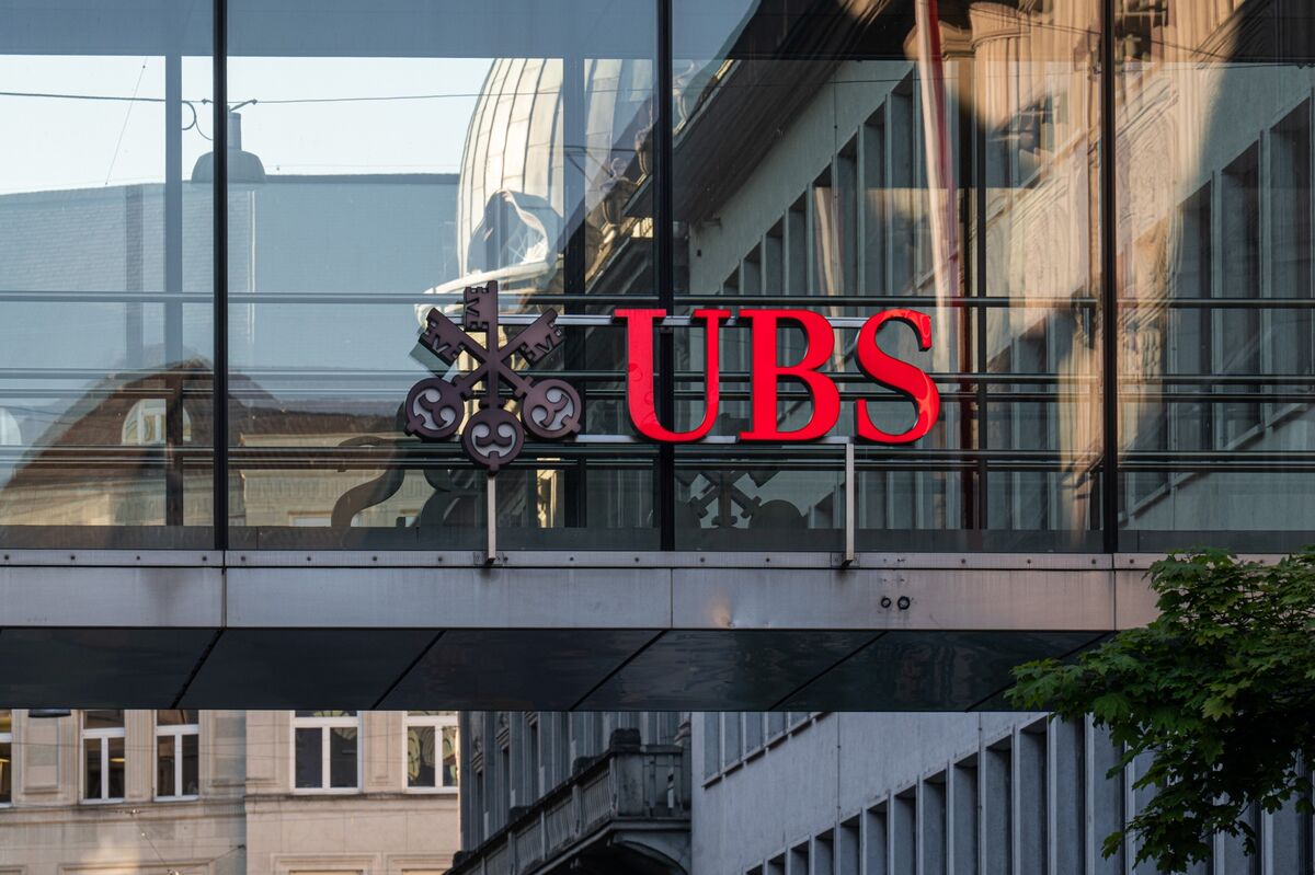UBS Profit Beats Expectations on Investment Bank, Legal Costs