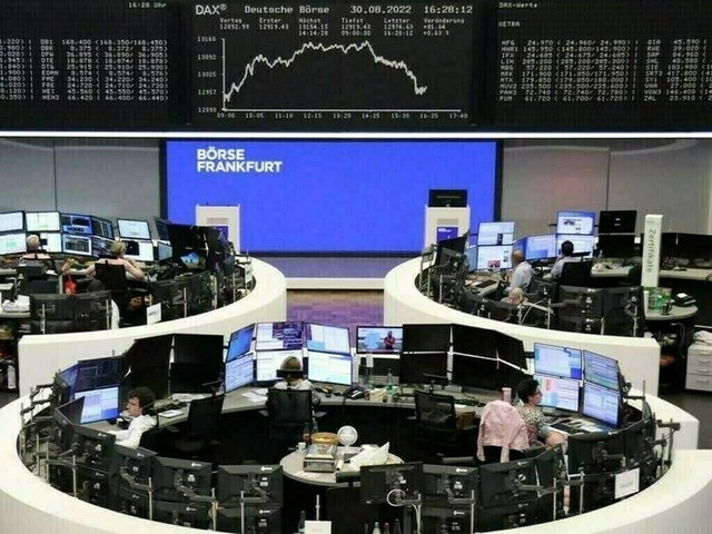 European shares close at record highs as signs of thaw in US-China tensions build