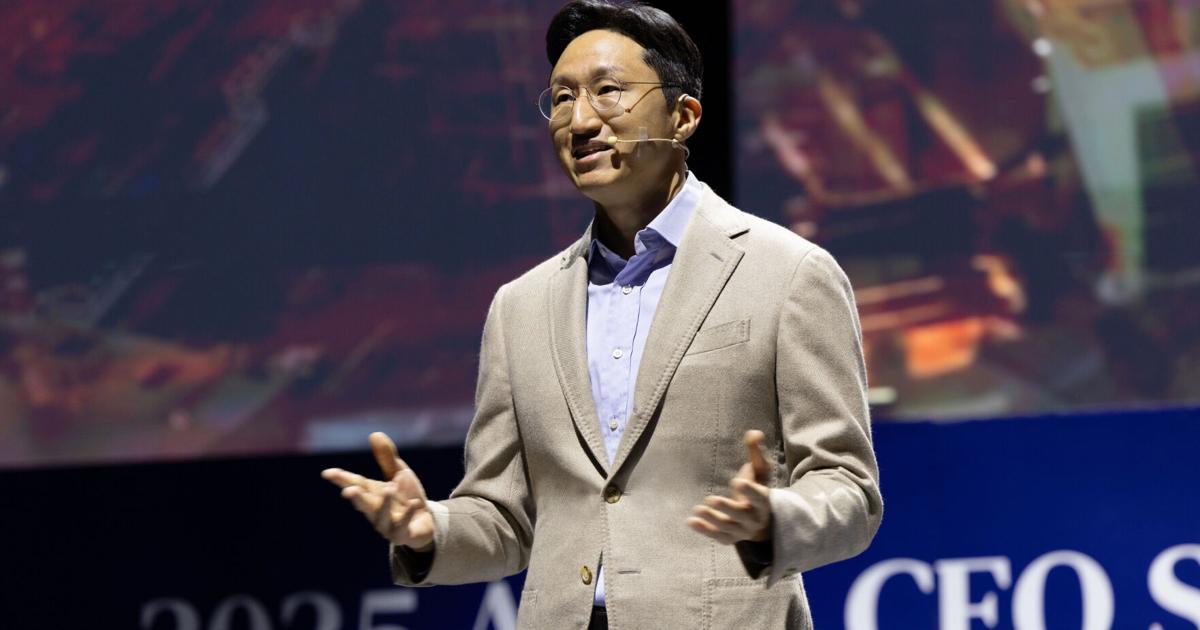 HD Hyundai Chairman Chung Kisun Discusses Sustainable Future for Shipbuilding through Global Innovation Alliances at APEC 2025 Korea