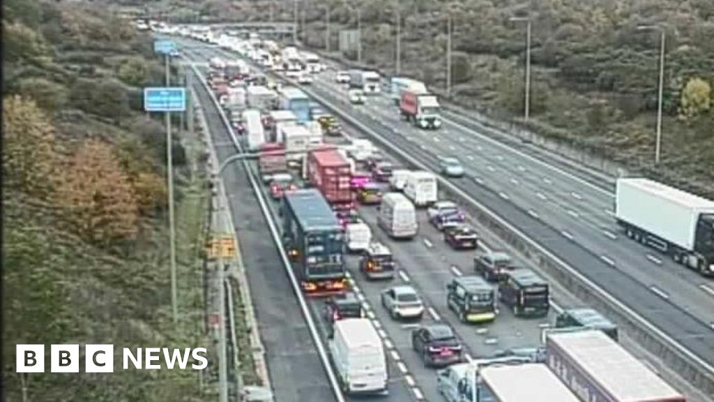 Eight miles of congestion after vehicle fire on M25