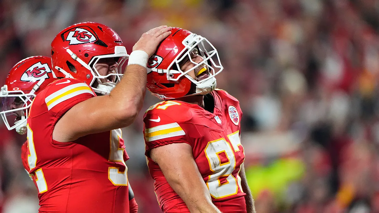 Travis Kelce ties Chiefs' touchdown mark as Kansas City puts on show in win