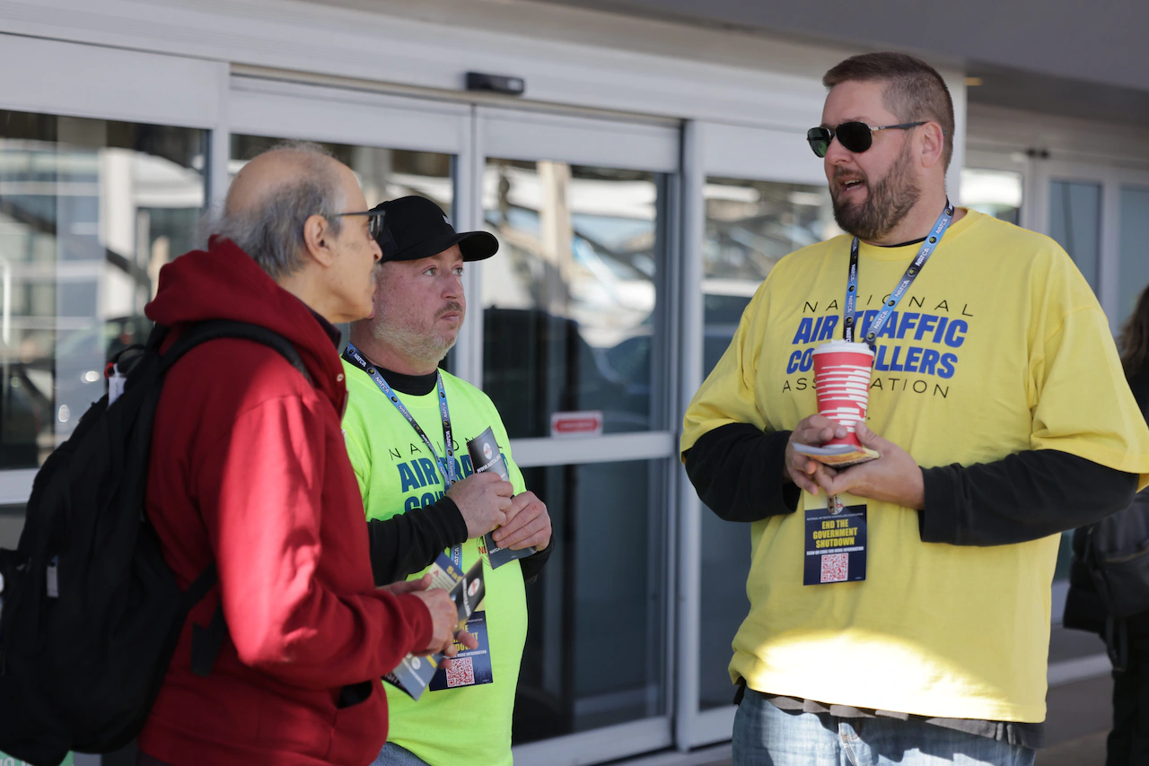 Cleveland air traffic controllers miss first full paycheck amid shutdown