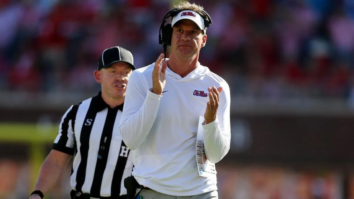 Week 10 college football picks, predictions, best bets from legendary expert on 21-7 run