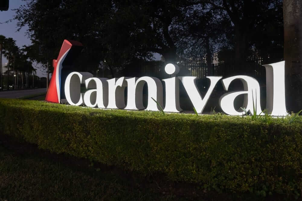 Are Wall Street Analysts Predicting Carnival Corporation Stock Will Climb or Sink?