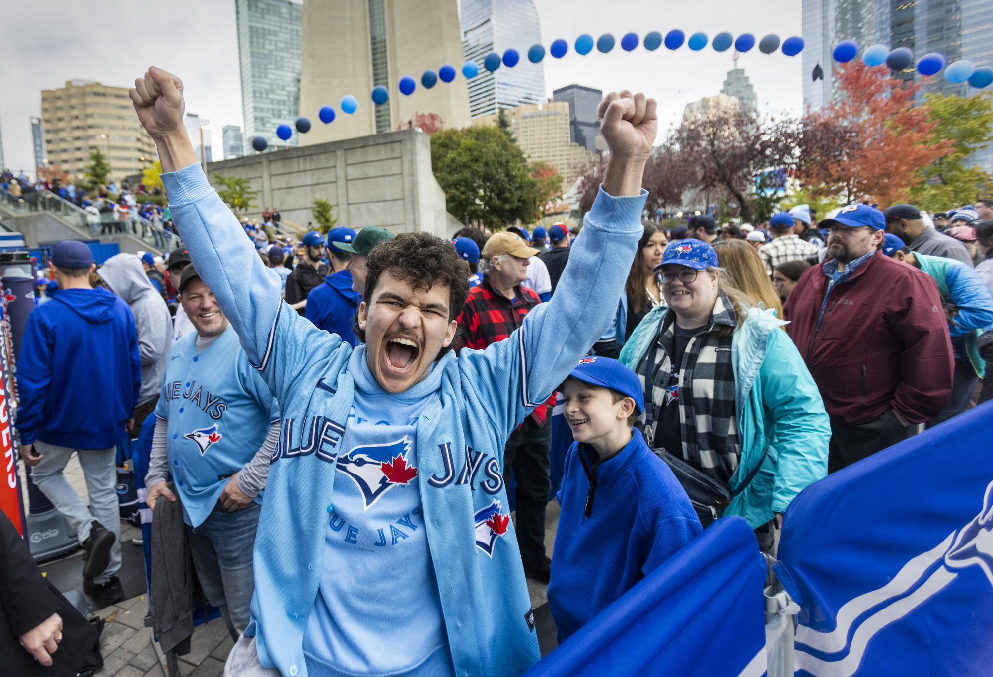 WARMINGTON: Move over Lucky 7 – Blue Jays deliver night to remember in epic 6th inning