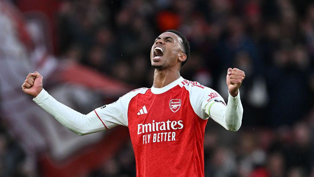 Arsenal lead Premier League after strong start to season