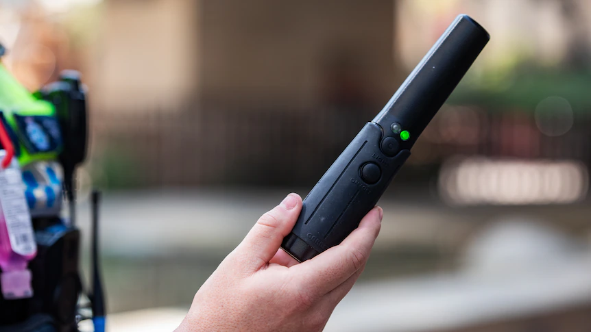 Knife detecting wands not used by police on night of fatal Hobart stabbing