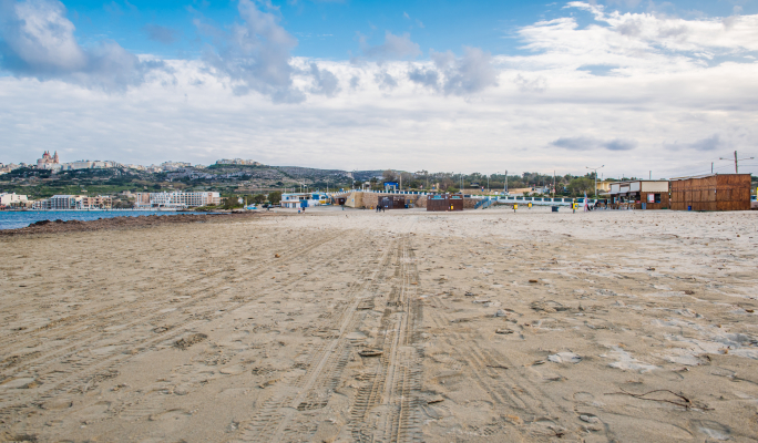 Father rebuked for employing underage son at beach stall, pushing him to give false testimony