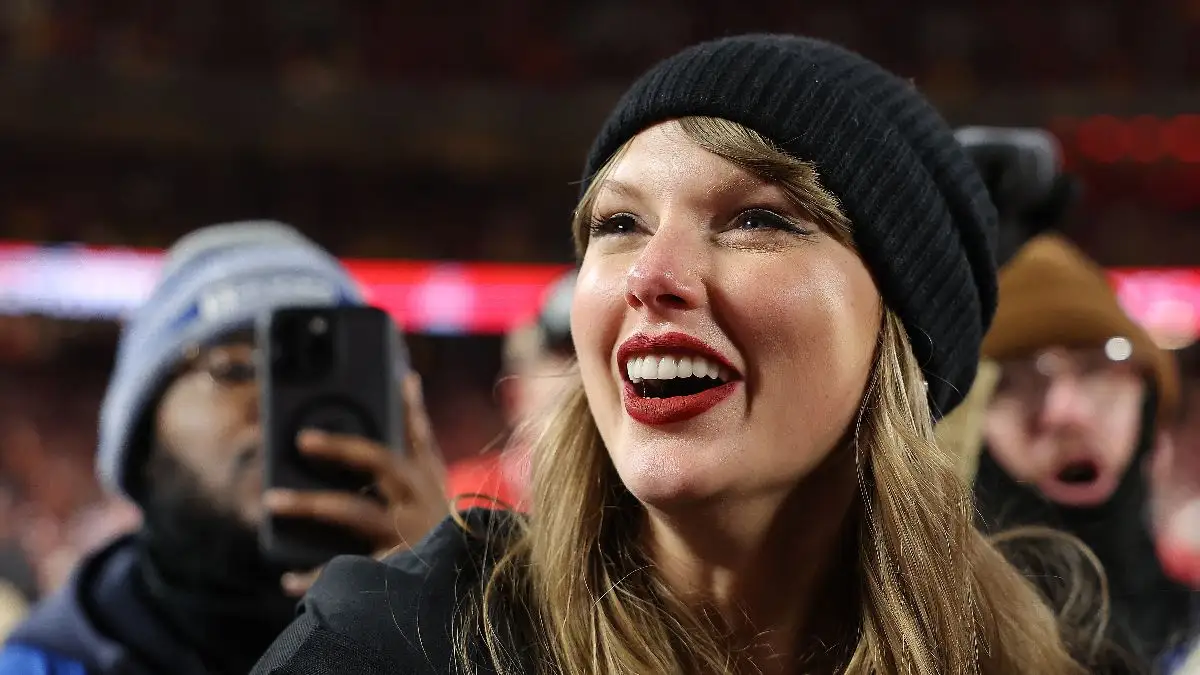 Travis Kelce Pays Surprise Tribute to Taylor Swift at Chiefs Game
